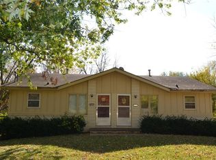 4545 & 4547 E Oakwood Dr, Pleasant Hill, IA 50327