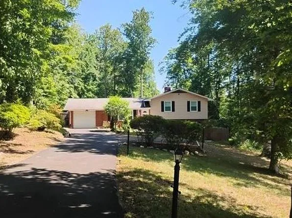 1308 Washington Dr, Stafford, VA 22554