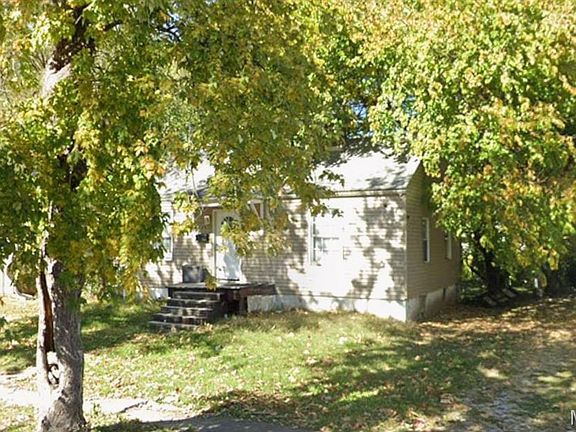 3rd image of 5529 Adelaide Pl