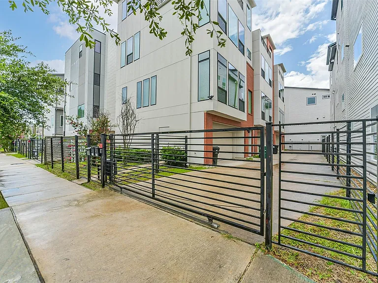 2408 Emancipation Ave #A — Photo 17