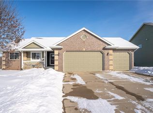 4005 Lakewood Ln, Des Moines, IA 50320