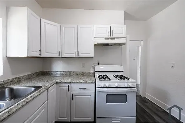 204 W 52nd Pl