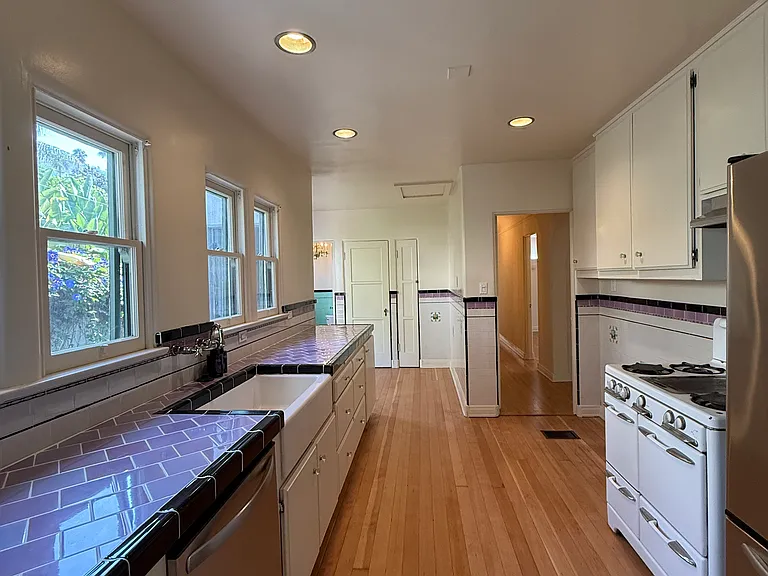 1532 N Columbus Ave — Photo 3