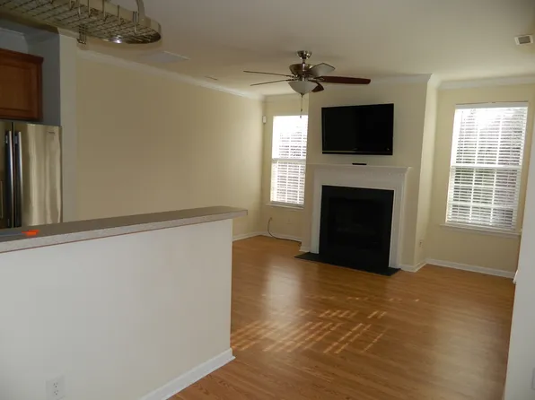 1027 Remington Oaks Cir, Cary, NC 27519