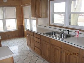 5th image of 811 Amelia St