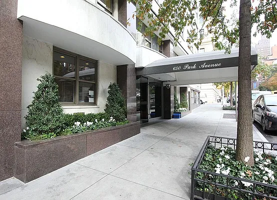 Sold by Warburg | media 2