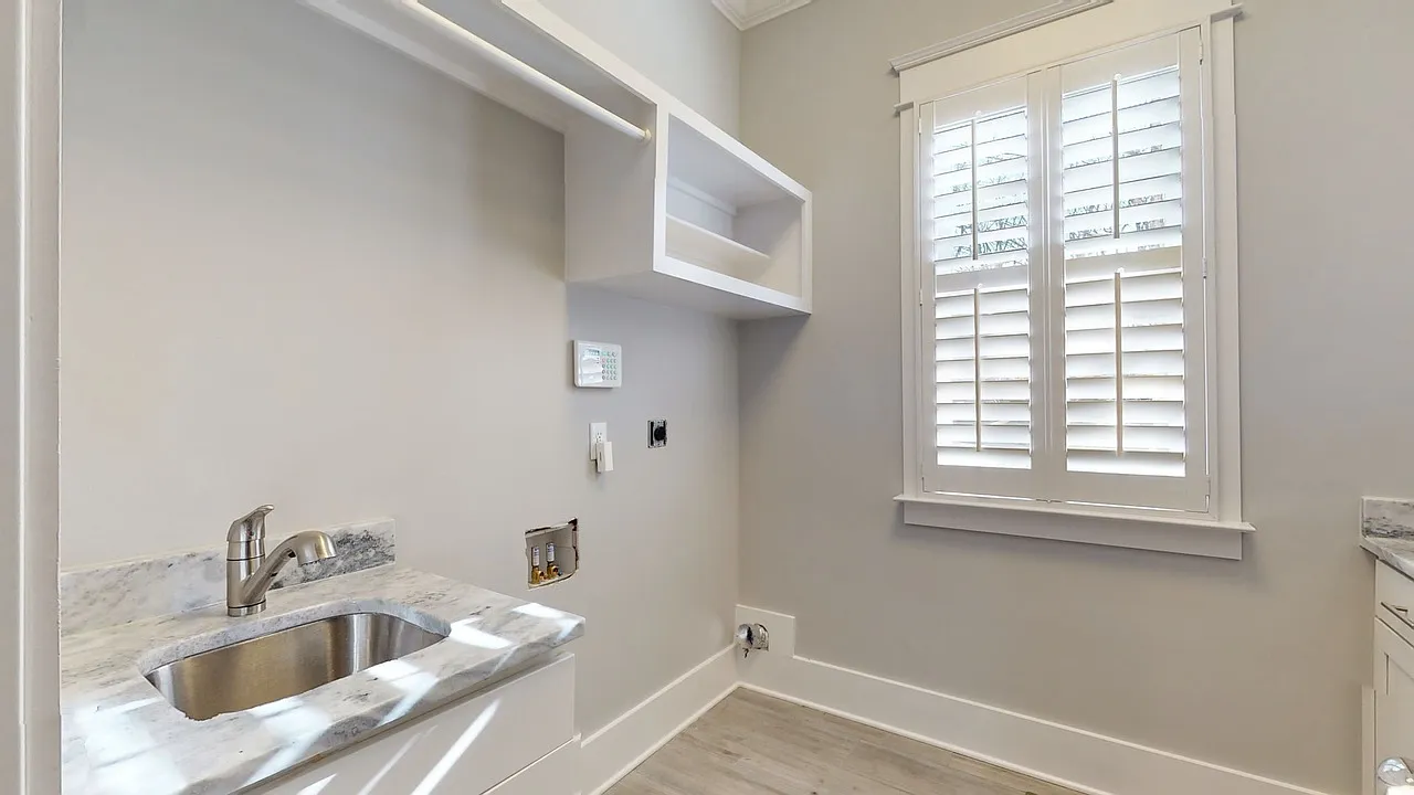 4 bed, 4210 sqft, $6,950 — Photo 3