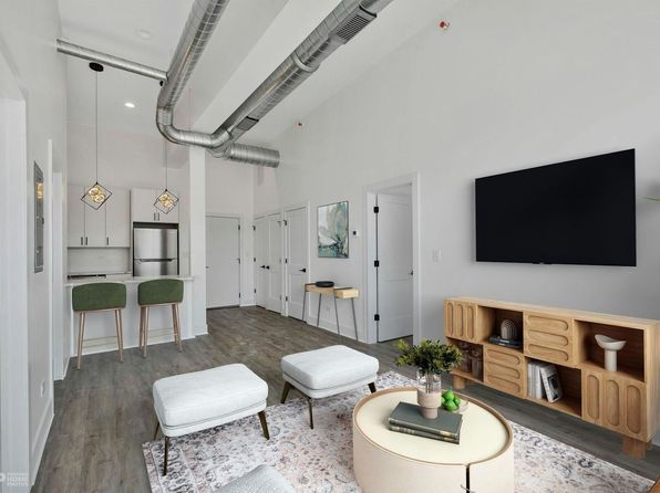 4725 N Western Ave SUITE 205