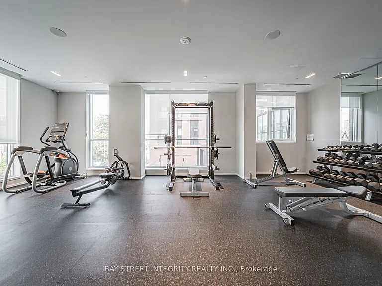 10 Oak St #903 — Photo 37
