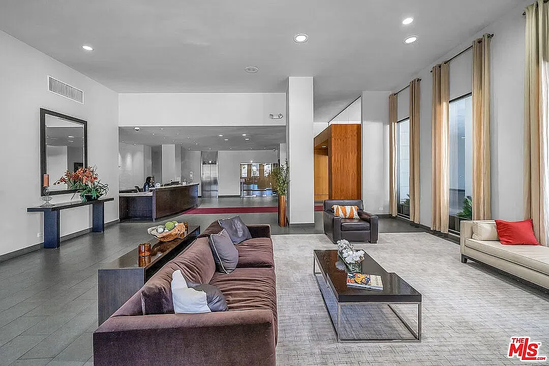 1 bed, 740 sqft, $3,699 — Photo 4