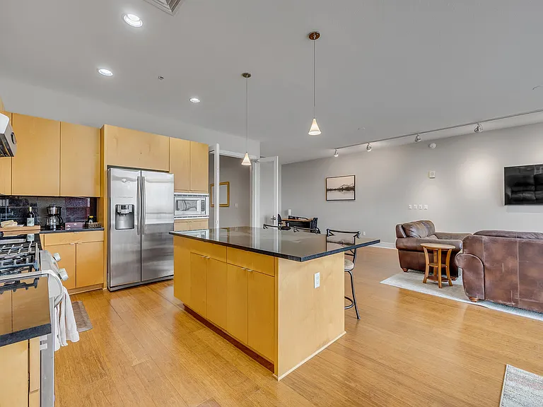 555 5th St #719 — Photo 15