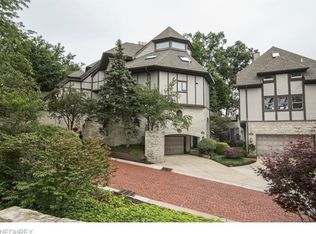 421 Darbys Run #17, Bay Village, OH 44140