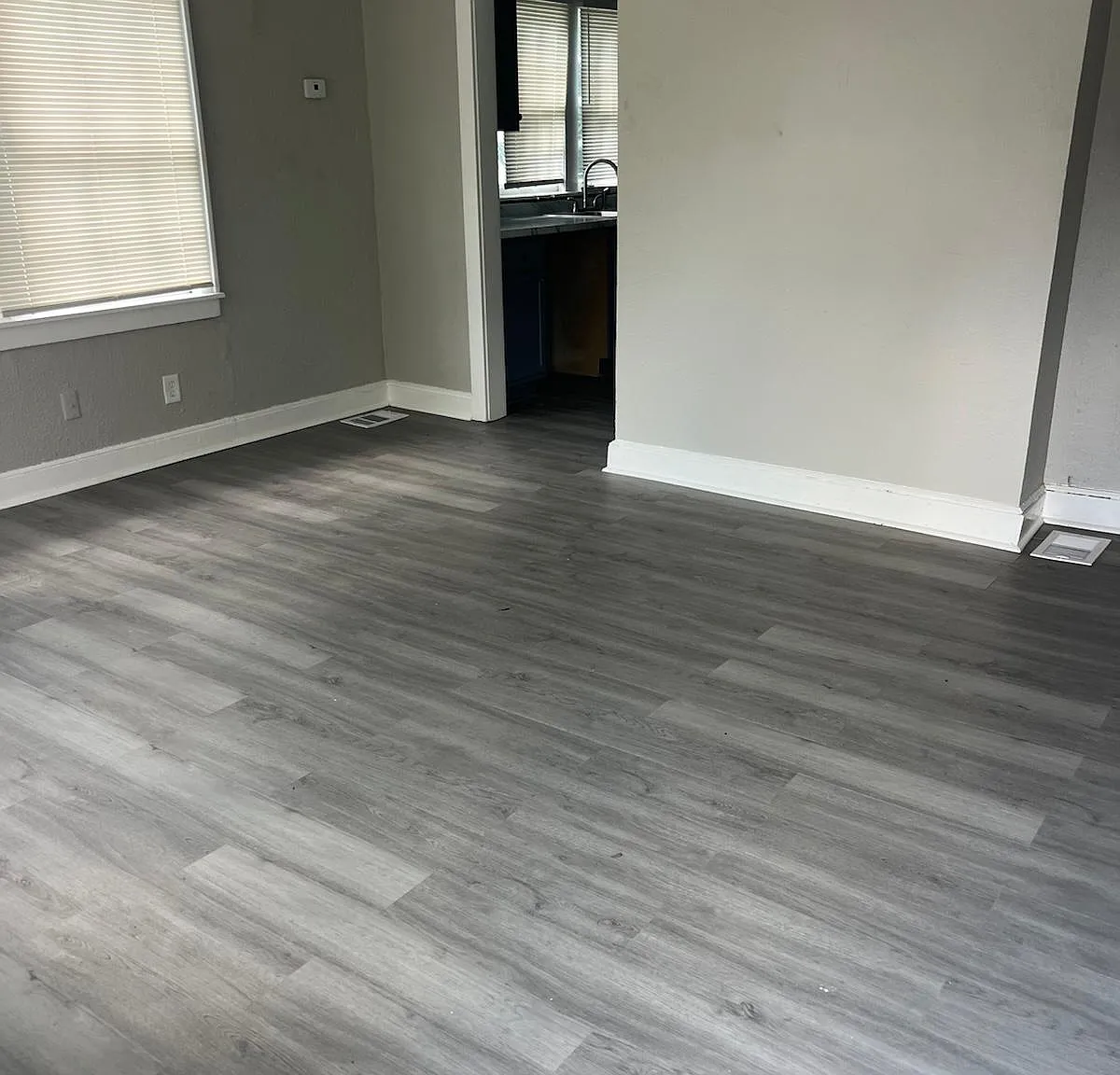 790 South Parkway East - 1 — Photo 2