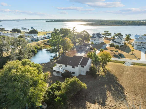 115 Hickory Nut Court, Newport, NC 28570