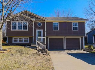 503 17th Ave S, Greenwood, MO 64034