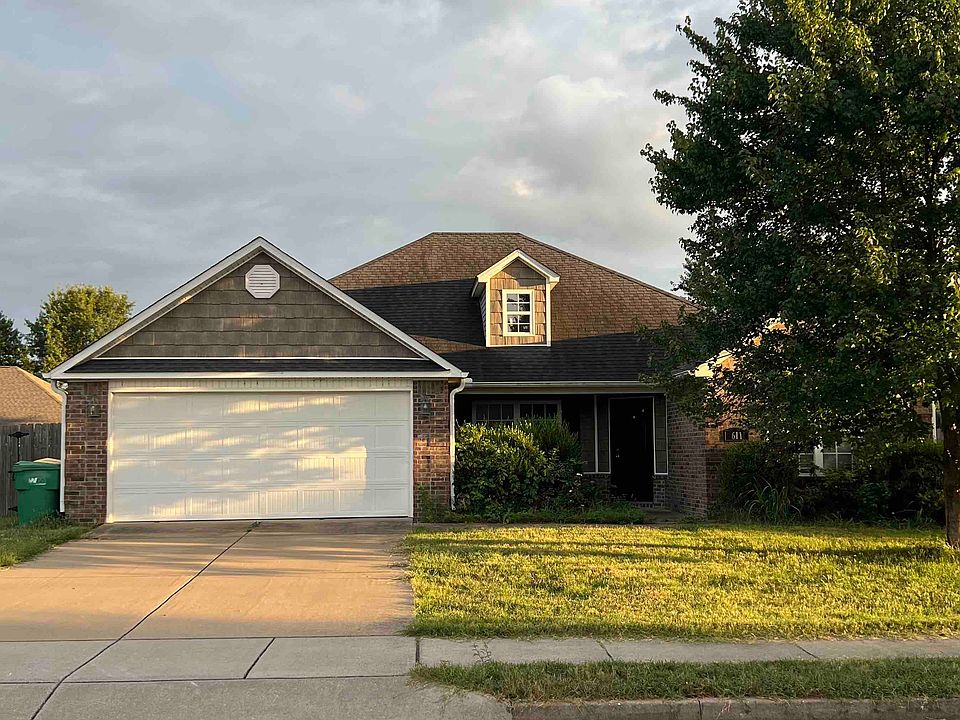 1st image of 611 Spur Ln