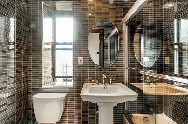 Rented by REZI | media 23