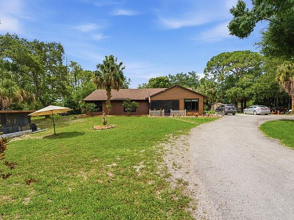 3rd image of 16888 Hialeah Drive W