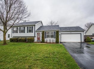 462 Ridgeview Dr, Genoa City, WI 53128