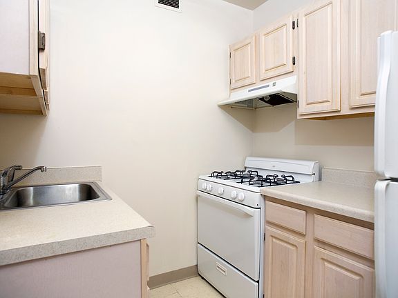 2nd image of 2830 8th Ave APT 4C