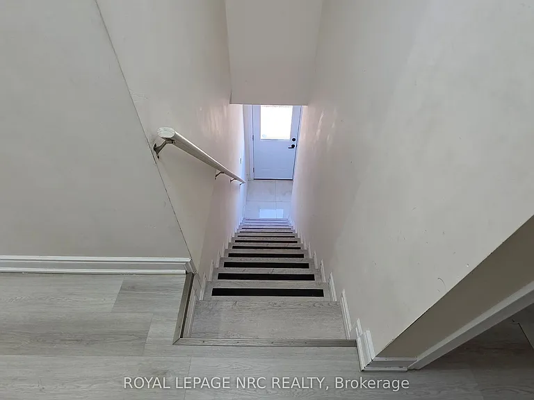 69 Vine St S #2 — Photo 2
