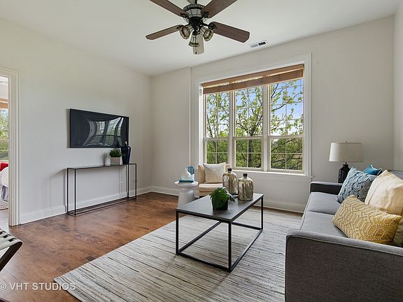 3rd image of 1037 N Mozart St APT 3W
