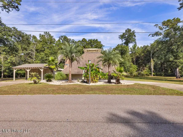 8332 Makiki Dr, Diamondhead, MS 39525