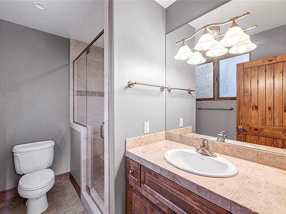 5th image of 868 Rosewood Cir