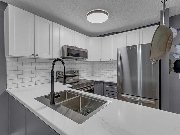 4th image of 1915 26th St SW #202