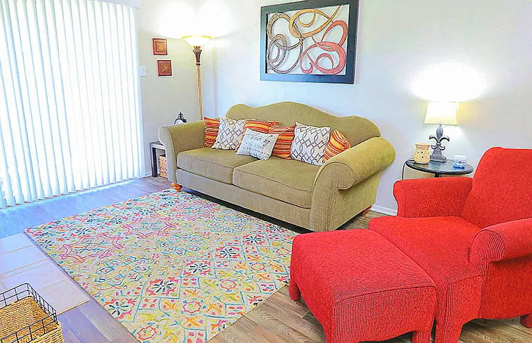 The Ashton Apartments — Photo 7
