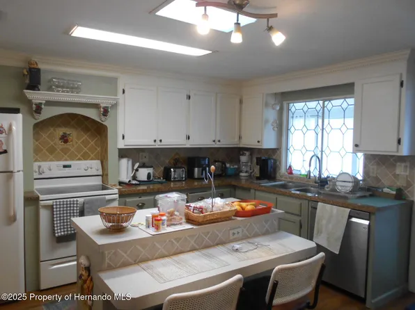 16185 Brookridge Blvd, Brooksville, FL 34613