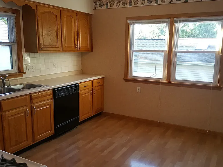 1609 Walnut St — Photo 6