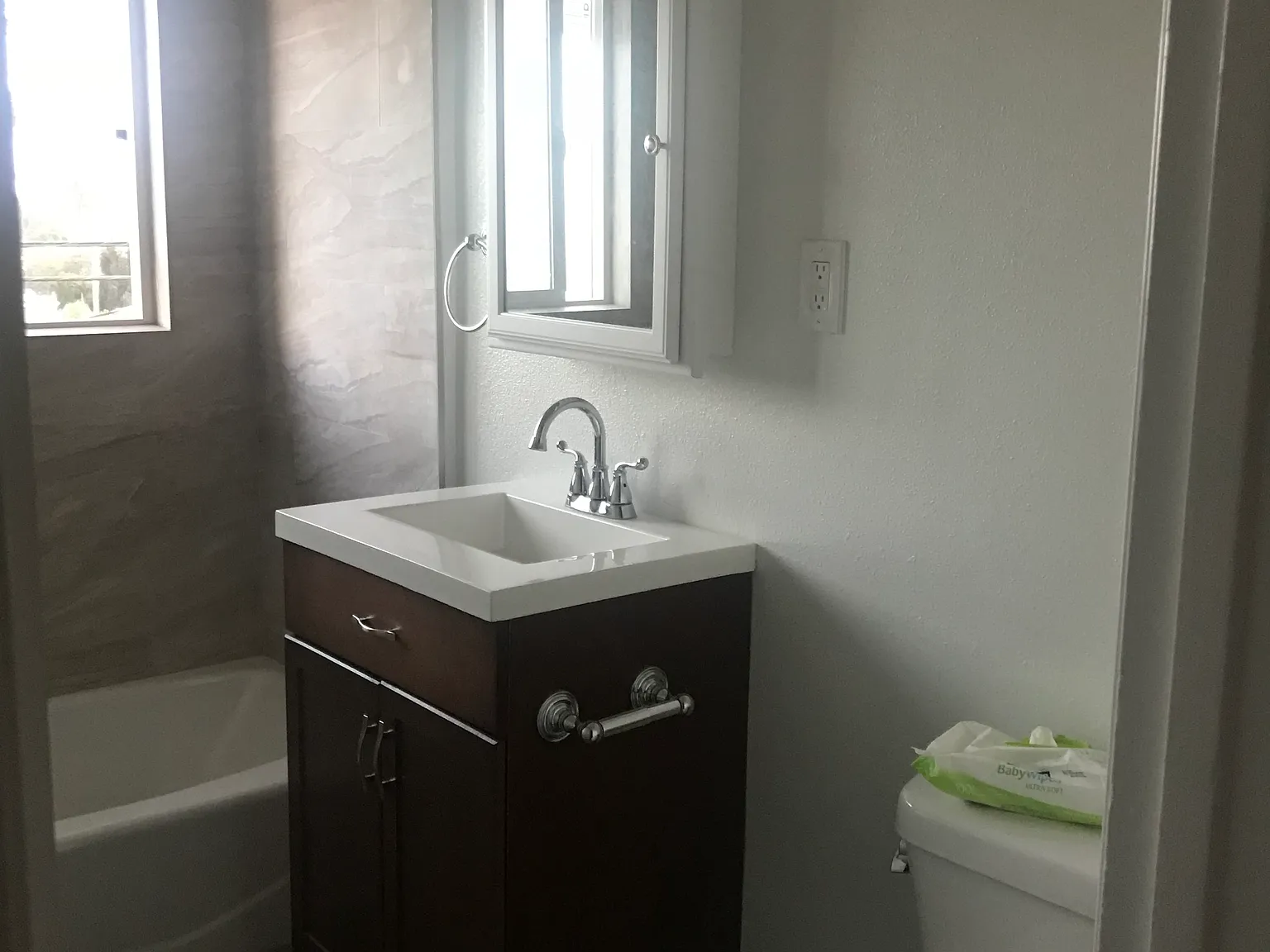 1 bed, 856 sqft, $1,950 — Photo 4