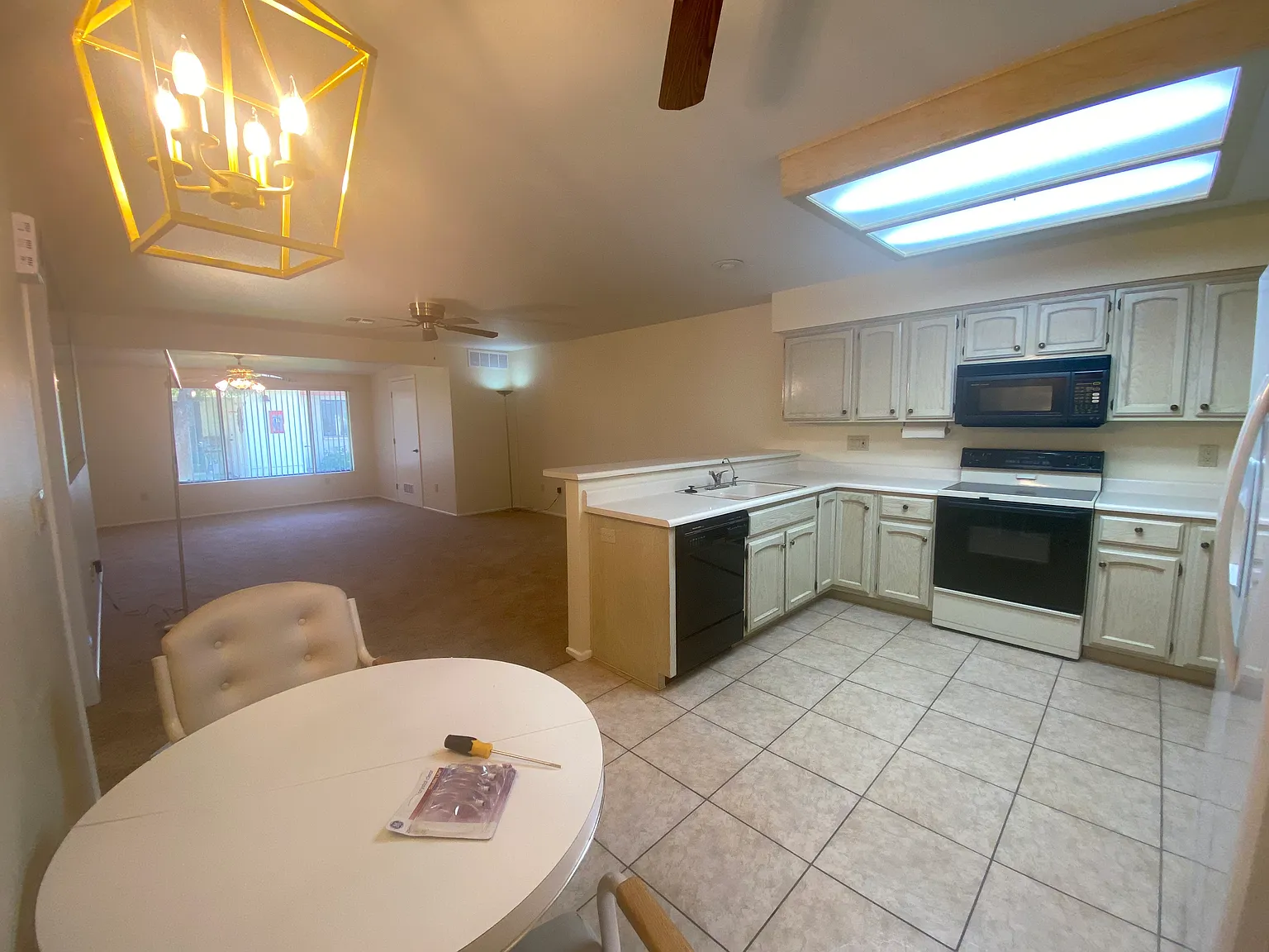 2 bed, 1164 sqft, $1,500 — Photo 2