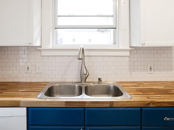 3rd image of 2724 May St Floor 2