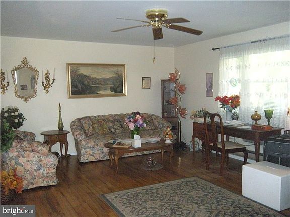 4th image of 602 Willow Ln