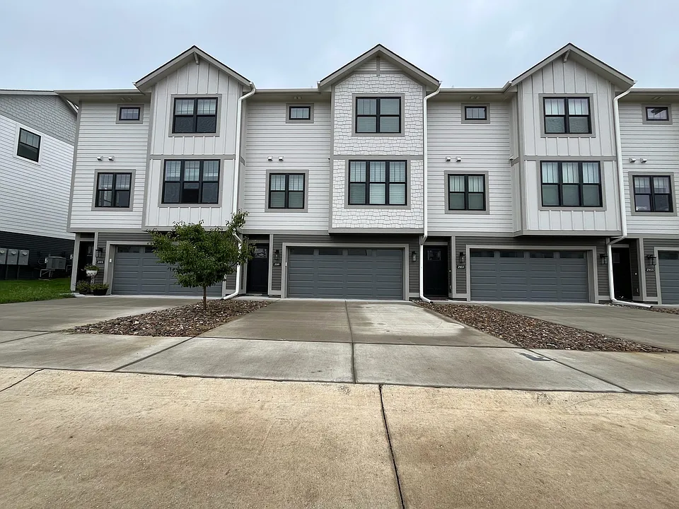2911 SW Prairie Trail Pkwy
