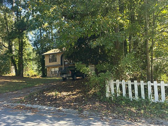 2nd image of 697 Deerfield Ln