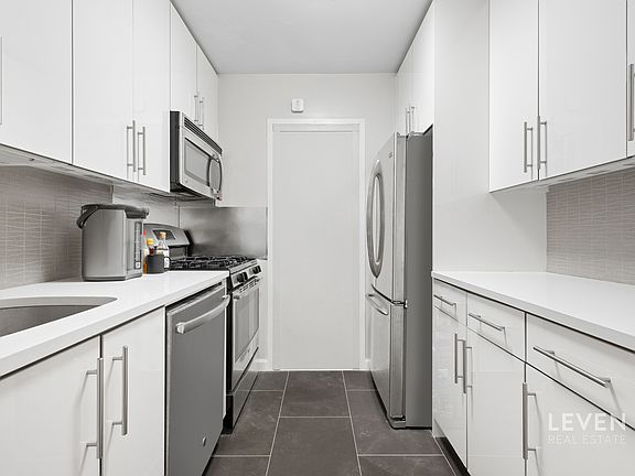 4th image of 211 E 53rd St APT 10J