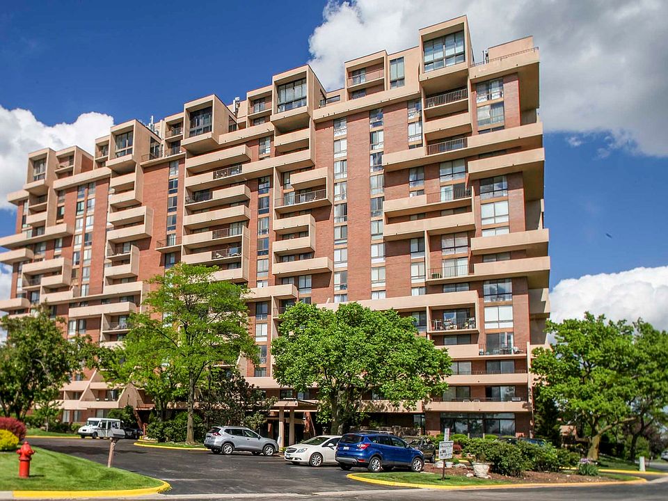 1st image of 465 W Dominion Dr Unit 210