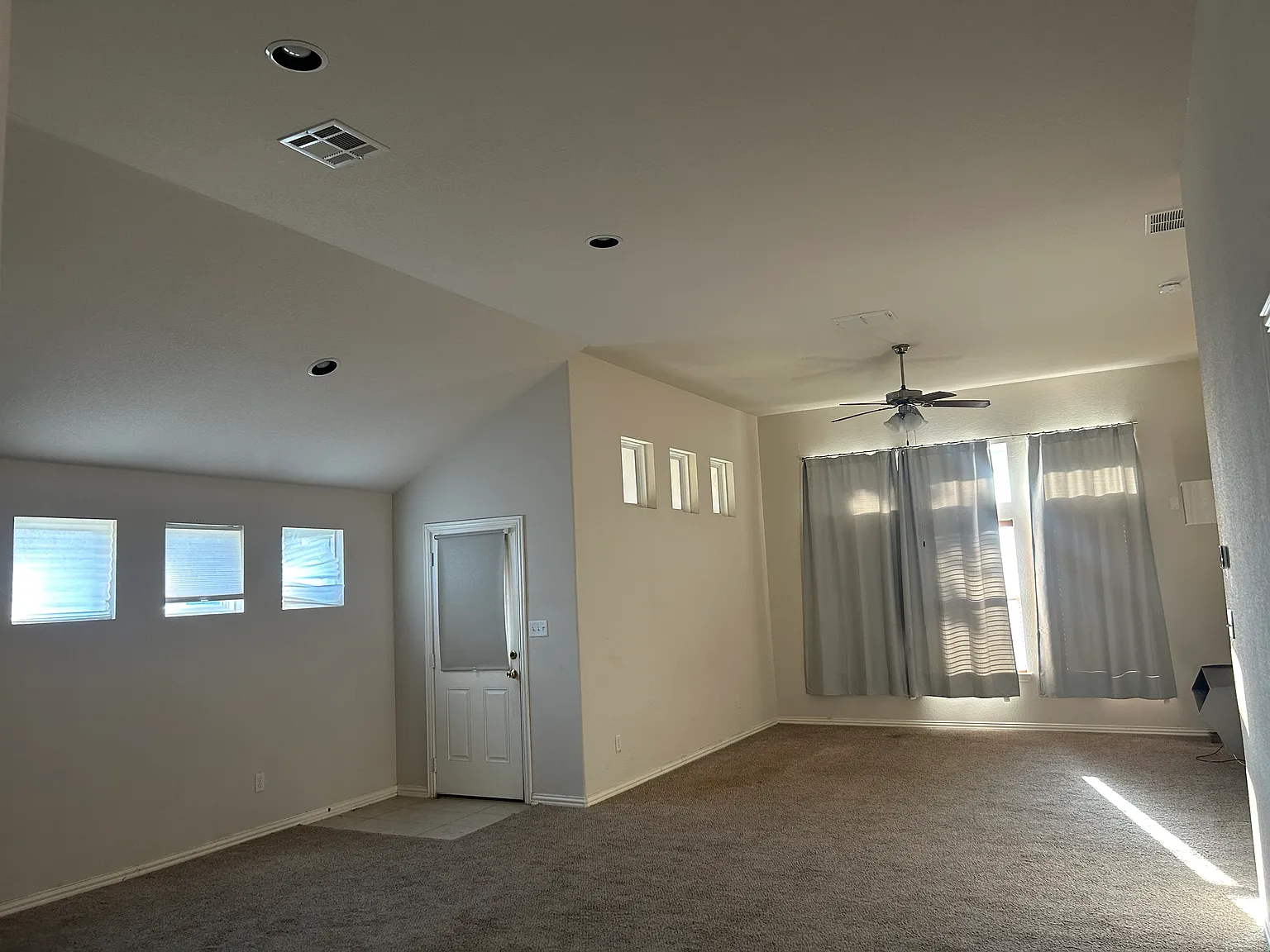 401 Carol Dr — Photo 2