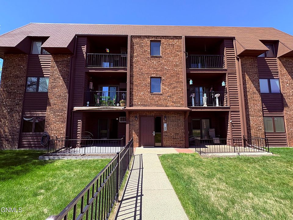 1st image of 2033 N Washington St APT 3