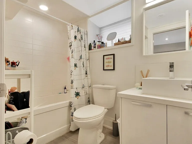 1053 College St #B — Photo 2