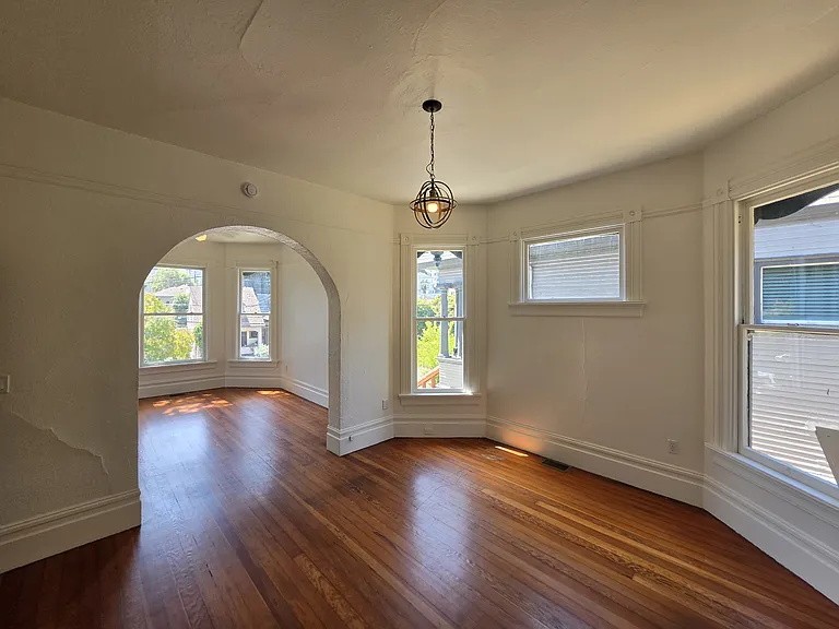3139 Harrison St — Photo 4