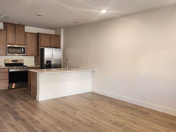 4th image of 1557 Challenge St
