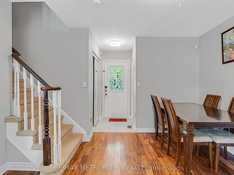 2420 Baintree Cres — Photo 12
