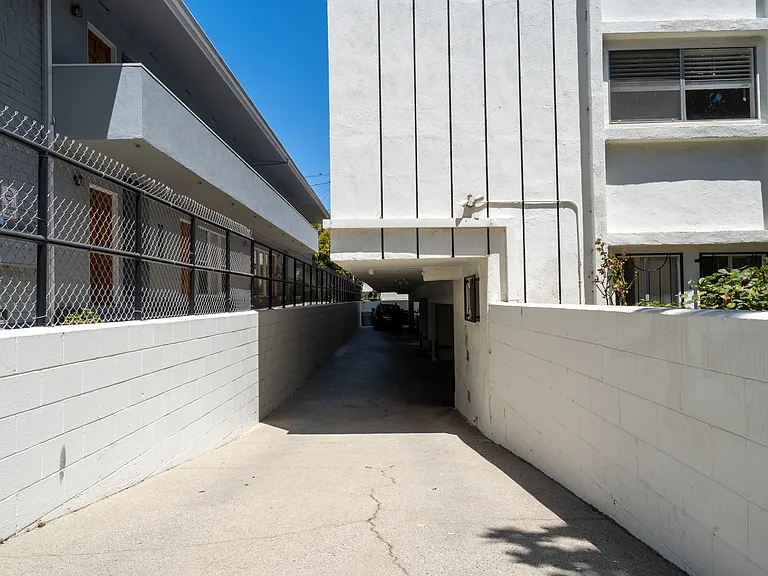 220 S Gale Dr #5 — Photo 2