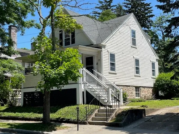 89 Green St, Fairhaven, MA 02719