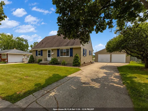 123 Jean St, Combined Locks, WI 54113