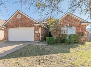 6953 Day Dr, Fort Worth, TX 76132